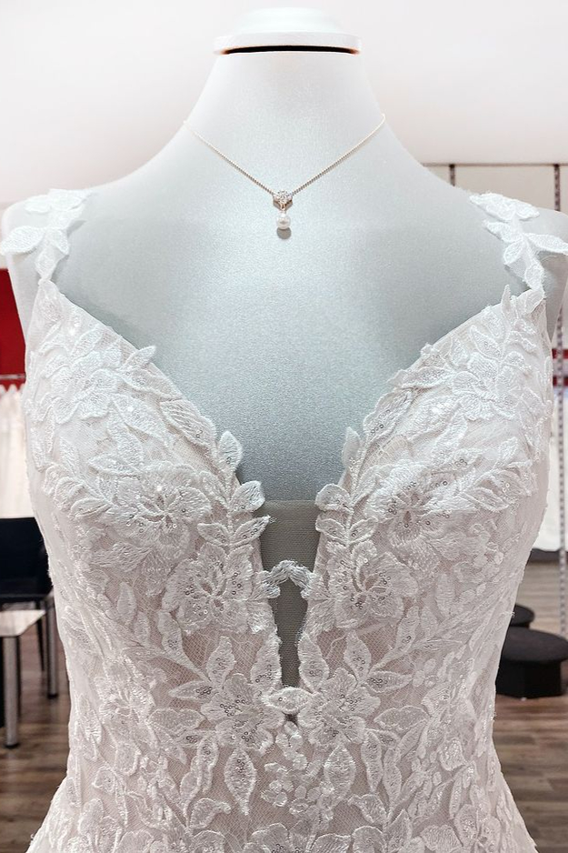 Elegant Open Back A-Line V-Neck Long Ruffles Wedding Dresses with Tulle Lace