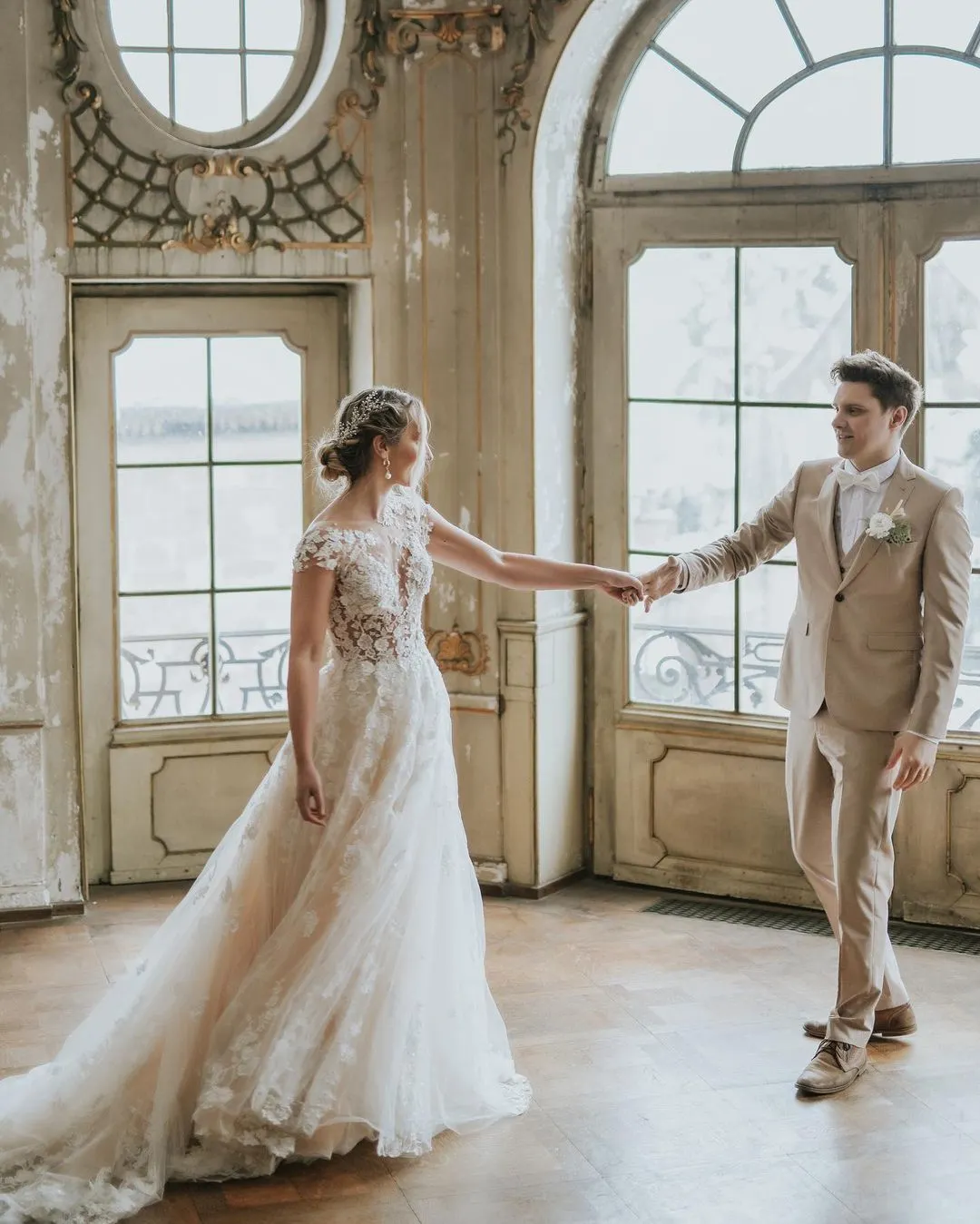 Chic Boho A-Line Tulle Long Wedding Dress with Lace Appliques