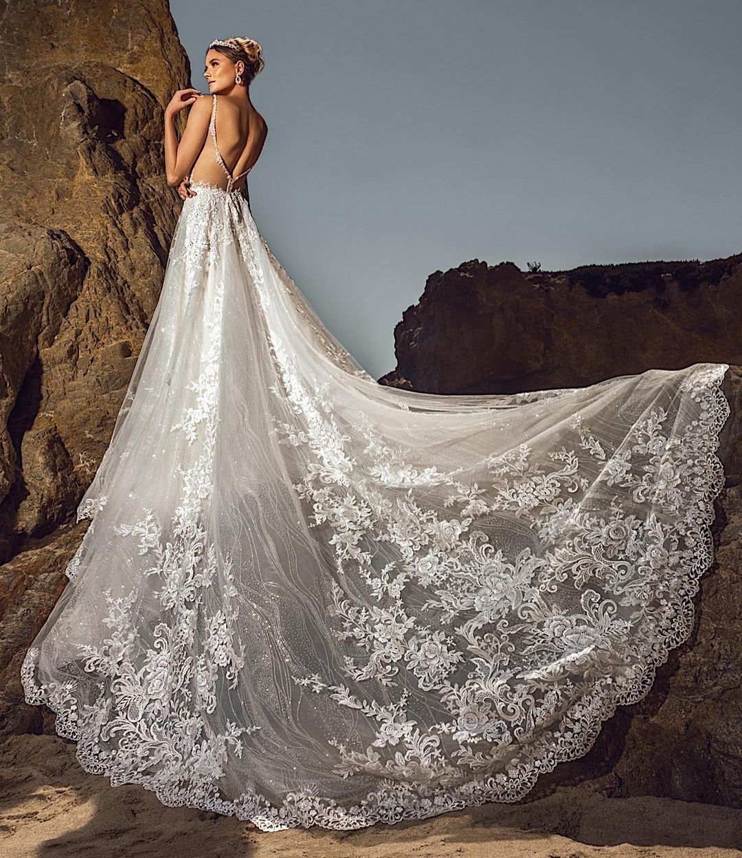 Bmbridal Sleeveless V-Neck Wedding Dress Lace Open Back-BMbridal