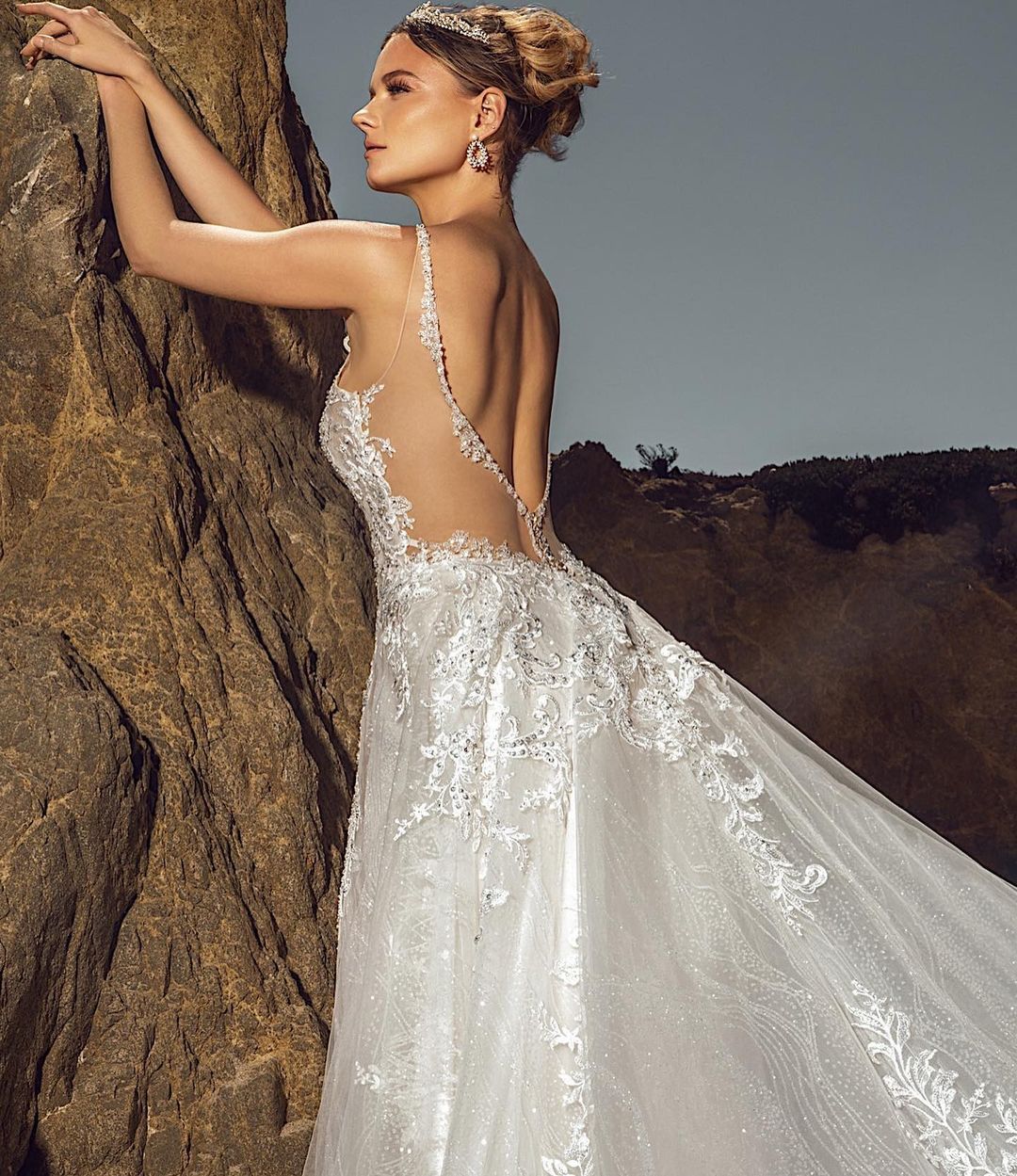 Bmbridal Sleeveless V-Neck Wedding Dress Lace Open Back-BMbridal