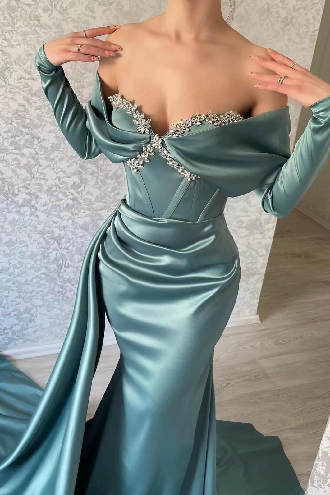 Gorgeous Sweetheart Portrait Long Sleeves Mermaid Prom Dress With Rhinstone Ruffles