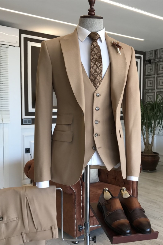 Khaki Peaked Lapel Close Fitting Three Pieces Prom Suits-BMbridal