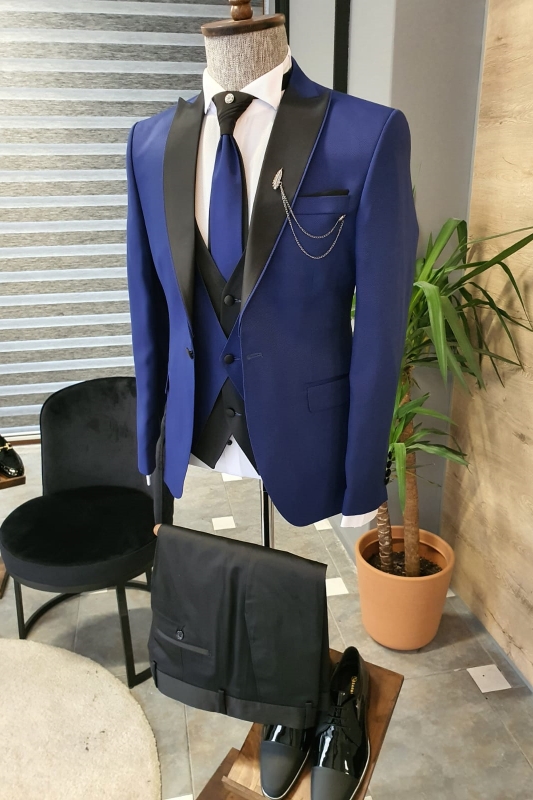 Royal Blue Peaked Lapel Three Pieces Fashion Prom Suits-BMbridal