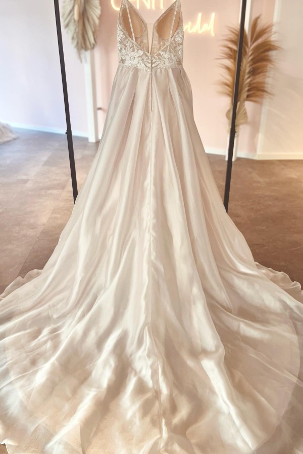 Bmbridal V-Neck A-Line Wedding Dress With Lace Appliques-BMbridal