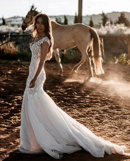 Elegant Backless Long Mermaid Sweetheart Tulle Wedding Dress with Lace