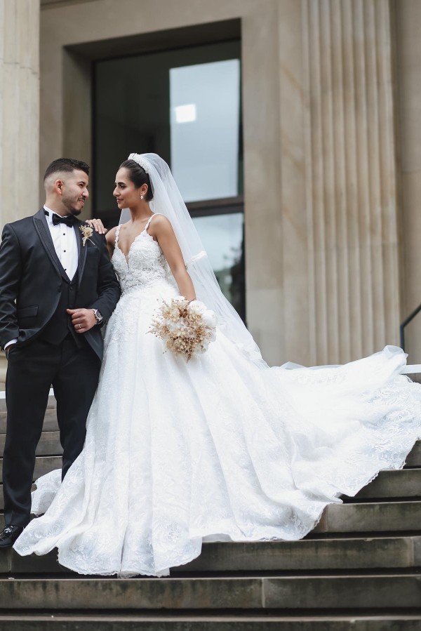 Bmbridal Spaghetti-Straps V-Neck Wedding Dress Lace Ball Gown-BMbridal