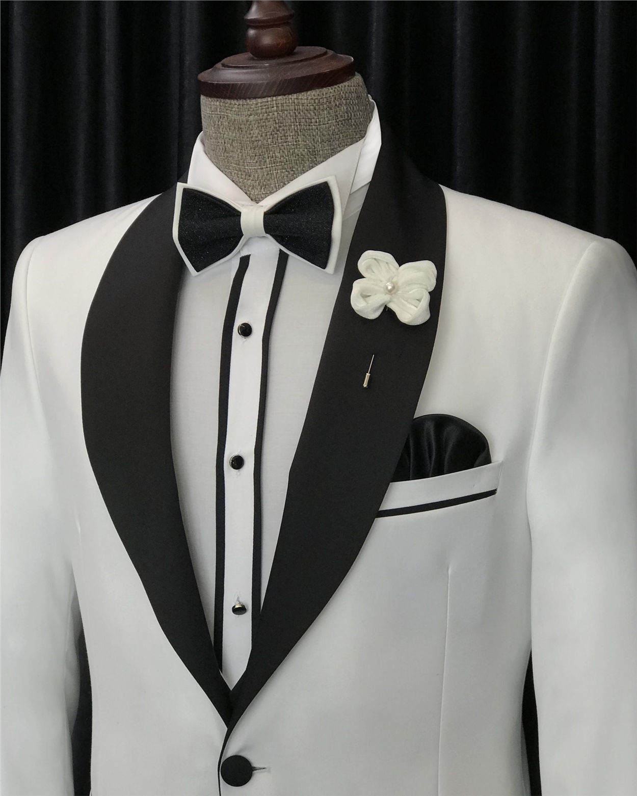 Chic White Three Pieces Slim Fit Wedding Groom Suits-BMbridal