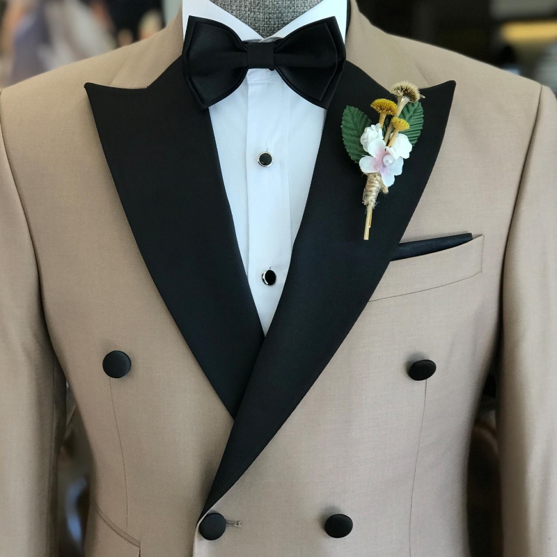 Chic Khaki Peaked Lapel Double Breasted Prom Suits-BMbridal