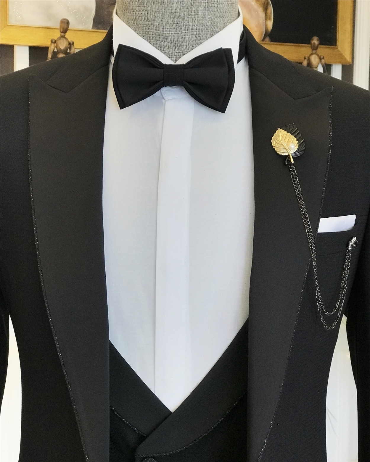 Bespoke Black Peaked Lapel Three Pieces Business Suits-BMbridal