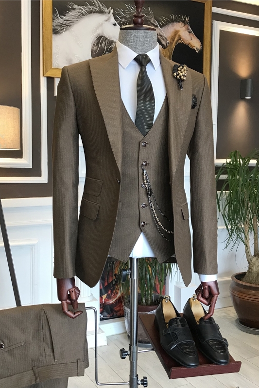 Generous Coffee Peaked Lapel Three Pieces Business Suits