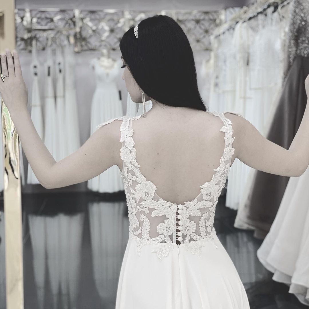 Vintage Split Long A-Line V-Neck Wedding Dress with Lace Chiffon
