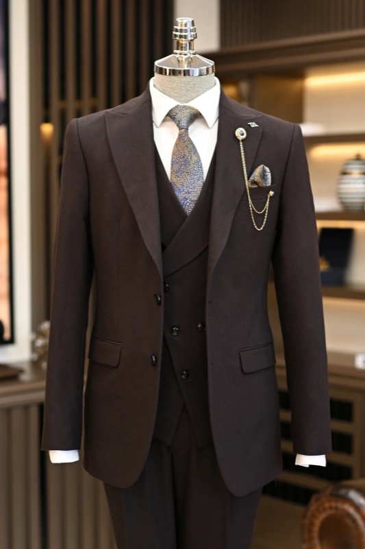 Coffee Peaked Lapel Three Pieces Business Men Suits-BMbridal