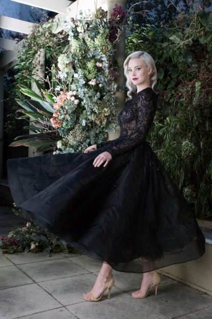 Classic Black Long Sleeves Tea-Length Bateau Wedding Dress with Appliques Lace