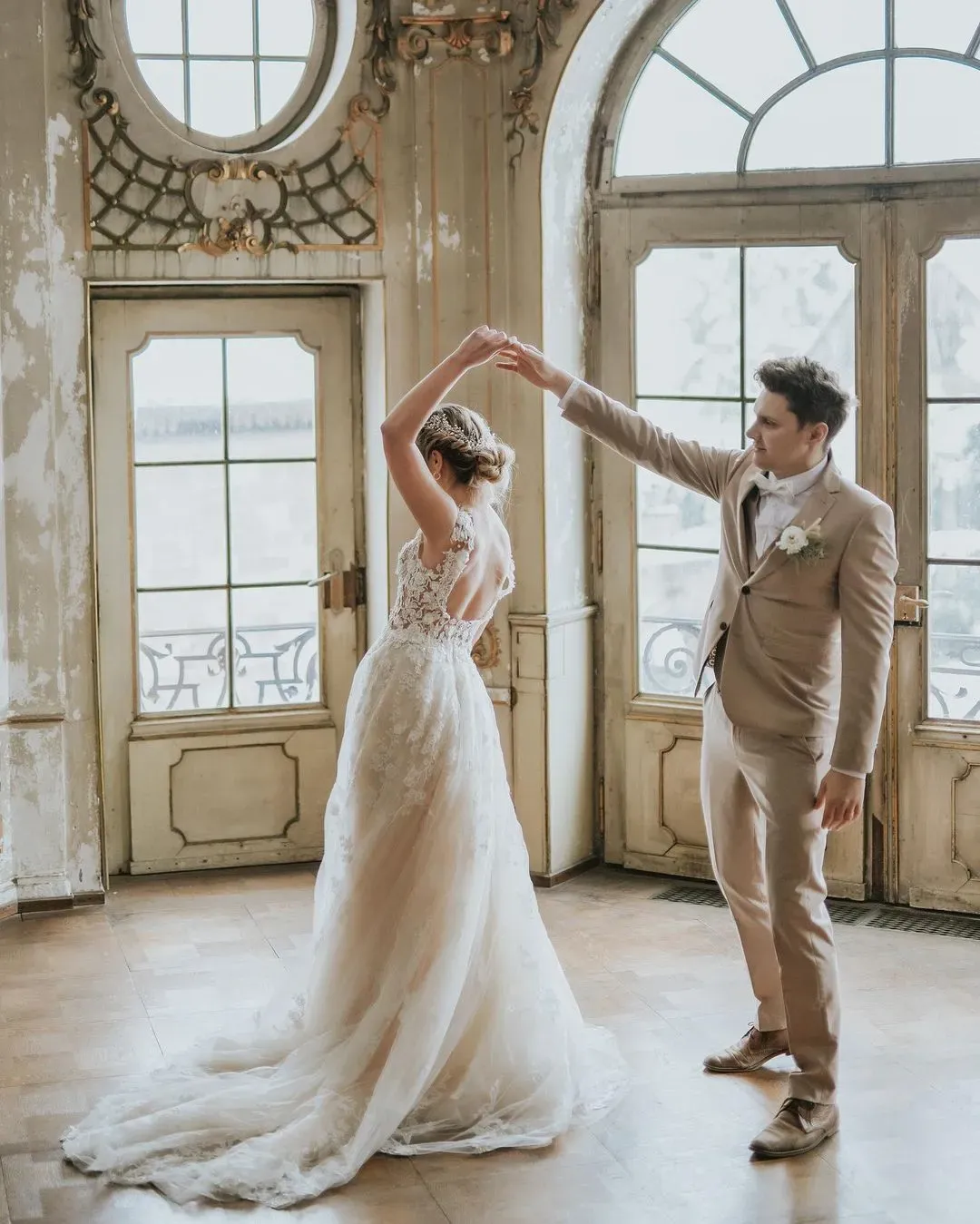 Chic Boho A-Line Tulle Long Wedding Dress with Lace Appliques
