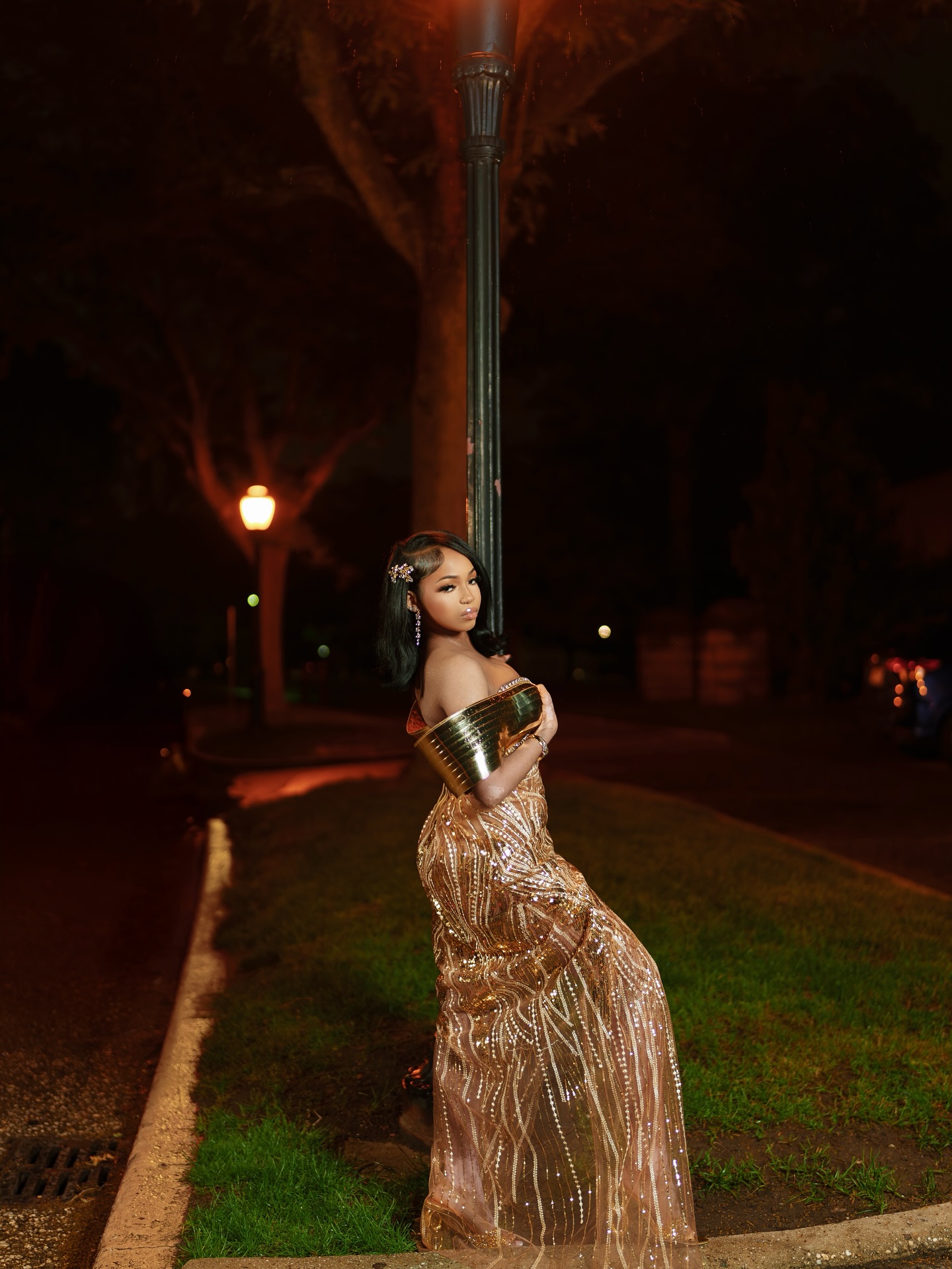 Liquid Gold Metallic Prom Dress – Sculptural Wing Sleeve Mermaid Gown with Chrome Bodice & Sequin Slit | 2026 Luxury Evening Wea