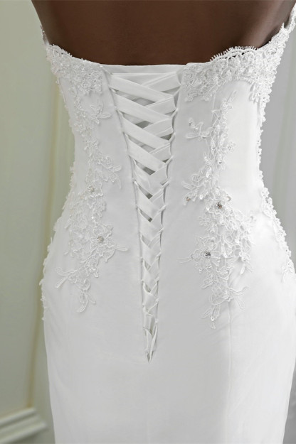 Chic Long Mermaid Strapless Lace Appliques Wedding Dress with Beadings