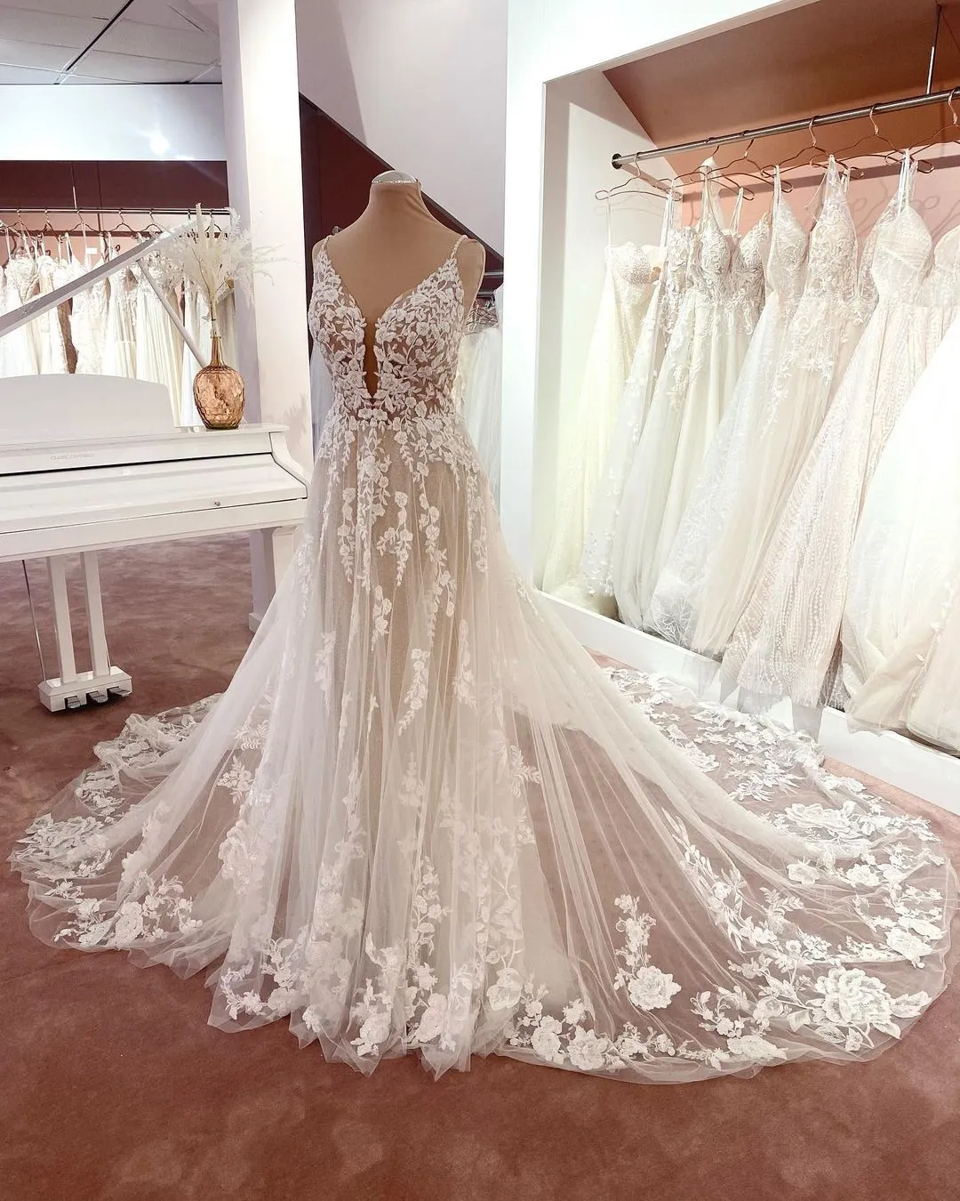 Chic A-Line V-Neck Sleeveless Long Floral Lace Wedding Dresses with Tulle Boho