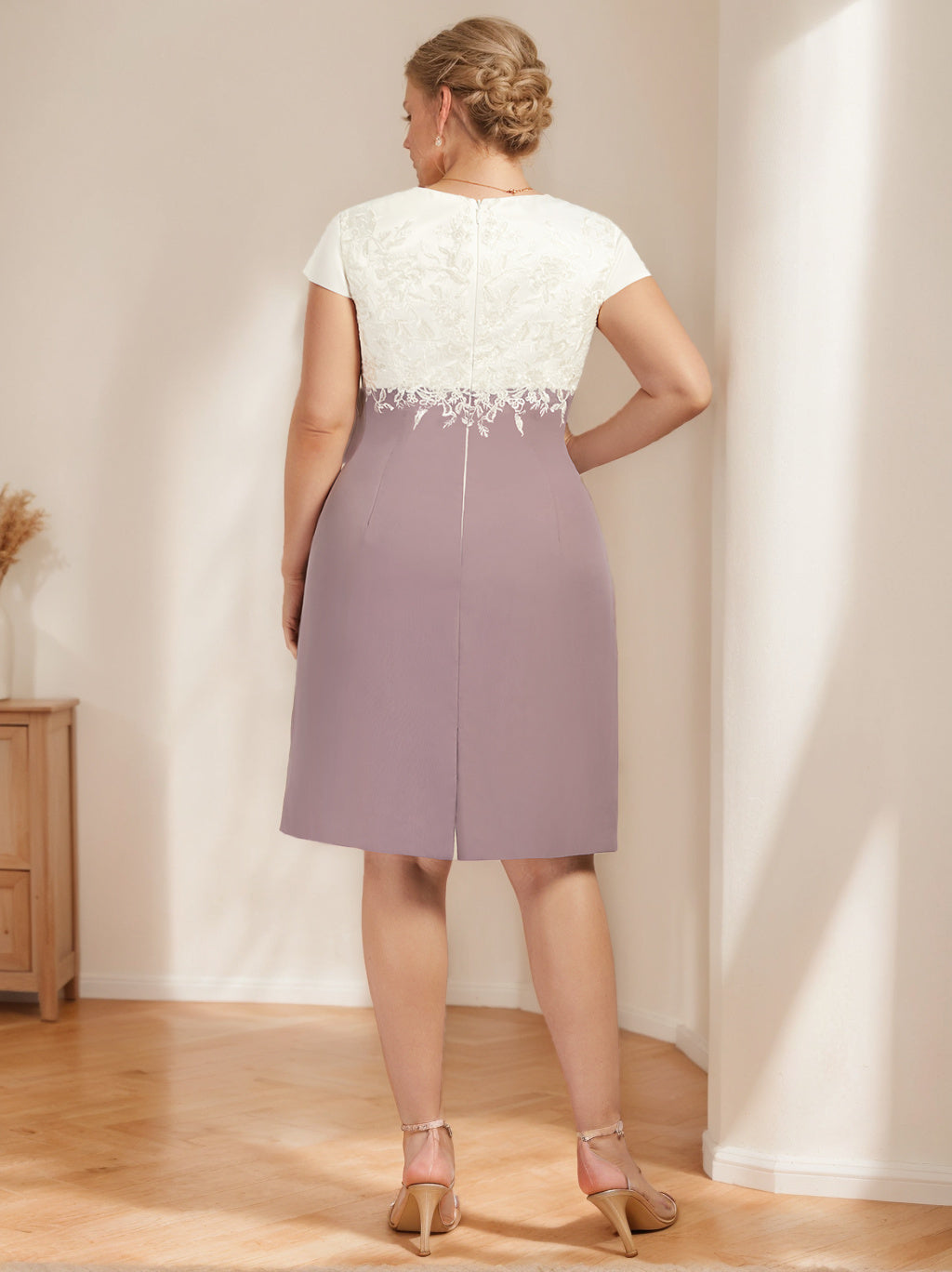 Plus Size Knee-Length Mother of the Bride A-Line Dress with V-Neck and Lace Appliques-BMbridal