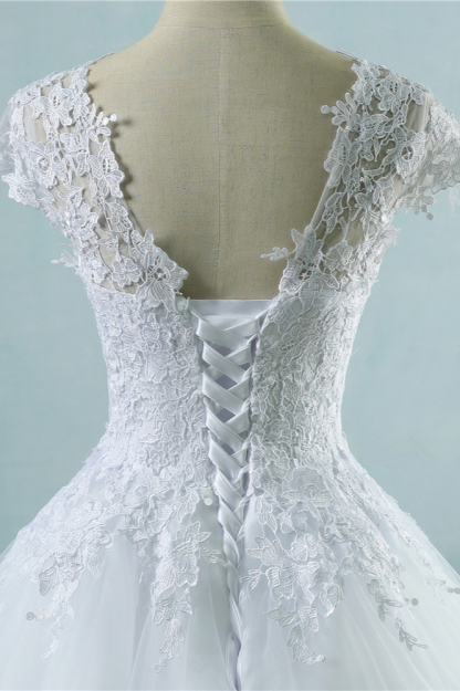 BMbridal Elegant V-Neck Tull Lace White Wedding Dress Short Sleeves Appliques Bridal Gowns Online