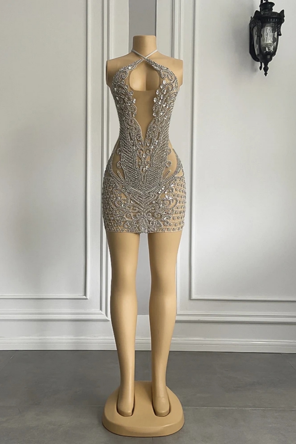 Luxurious Halter Sleeveless Short Sheath Sequined Prom Dresses with Rhinestones