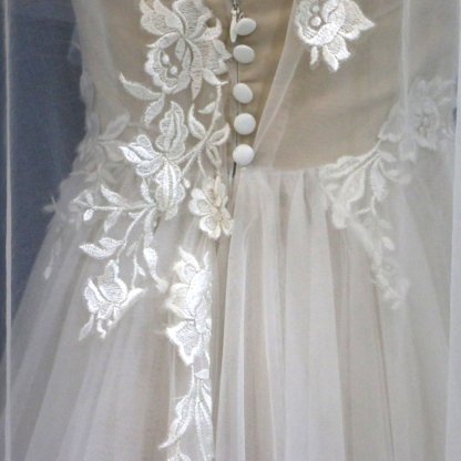 BMbridal Glamorous White Tulle V-Neck Beach Wedding Dress A Line Flower Bridal Gowns On Sale