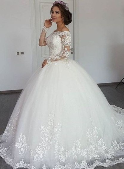 Vintage Off-the-Shoulder Long Sleeves Ball Gown Wedding Dress with Appliques Lace