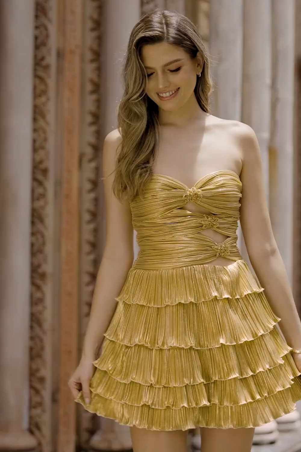 Metallic Golden A Line Sweetheart Tiered Short Homecoming Dress with Keyhole