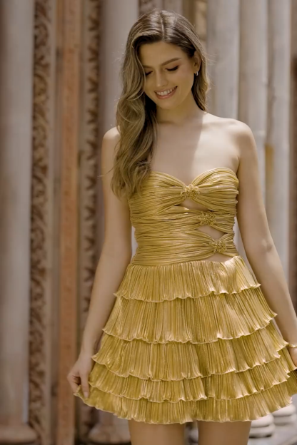 Metallic Golden A Line Sweetheart Tiered Short Homecoming Dress with Keyhole