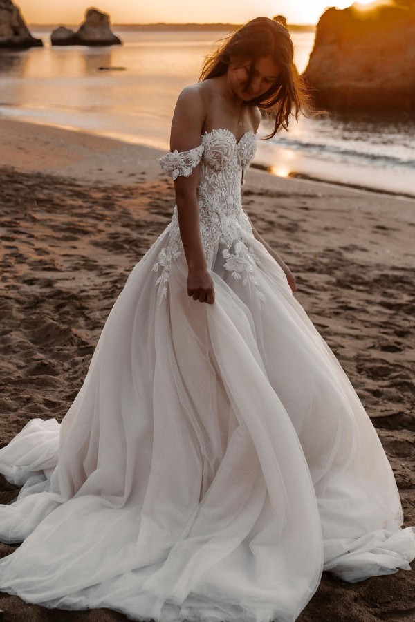 Glamorous Tulle Off-the-Shoulder Train Wedding Dress with A-Line Appliques Lace