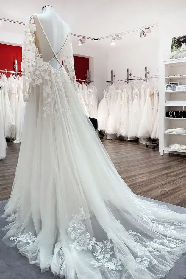 Classy Ivory Long Sleeves A-Line Lace Open Back Wedding Dresses with Tulle Appliques