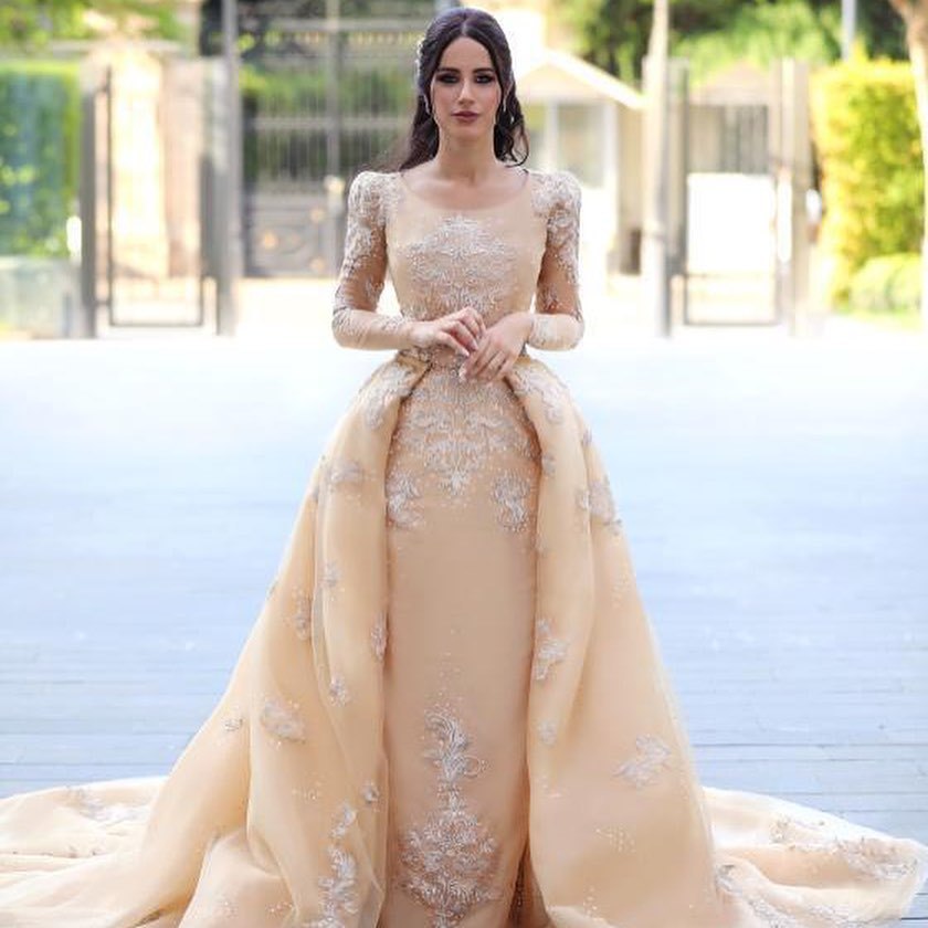 Chic Bateau Detachable Long Sleeve Wedding Dress with Tulle