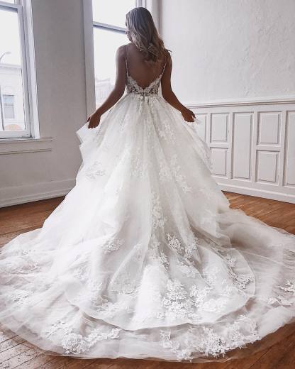 Modern Lace Appliques A-Line Wedding Dresses with Spaghetti-Straps