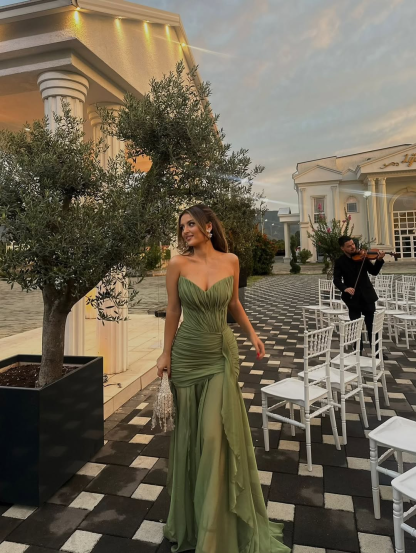 Strapless V Neck Sleeveless Long Prom Dress With Pleated Ruffle