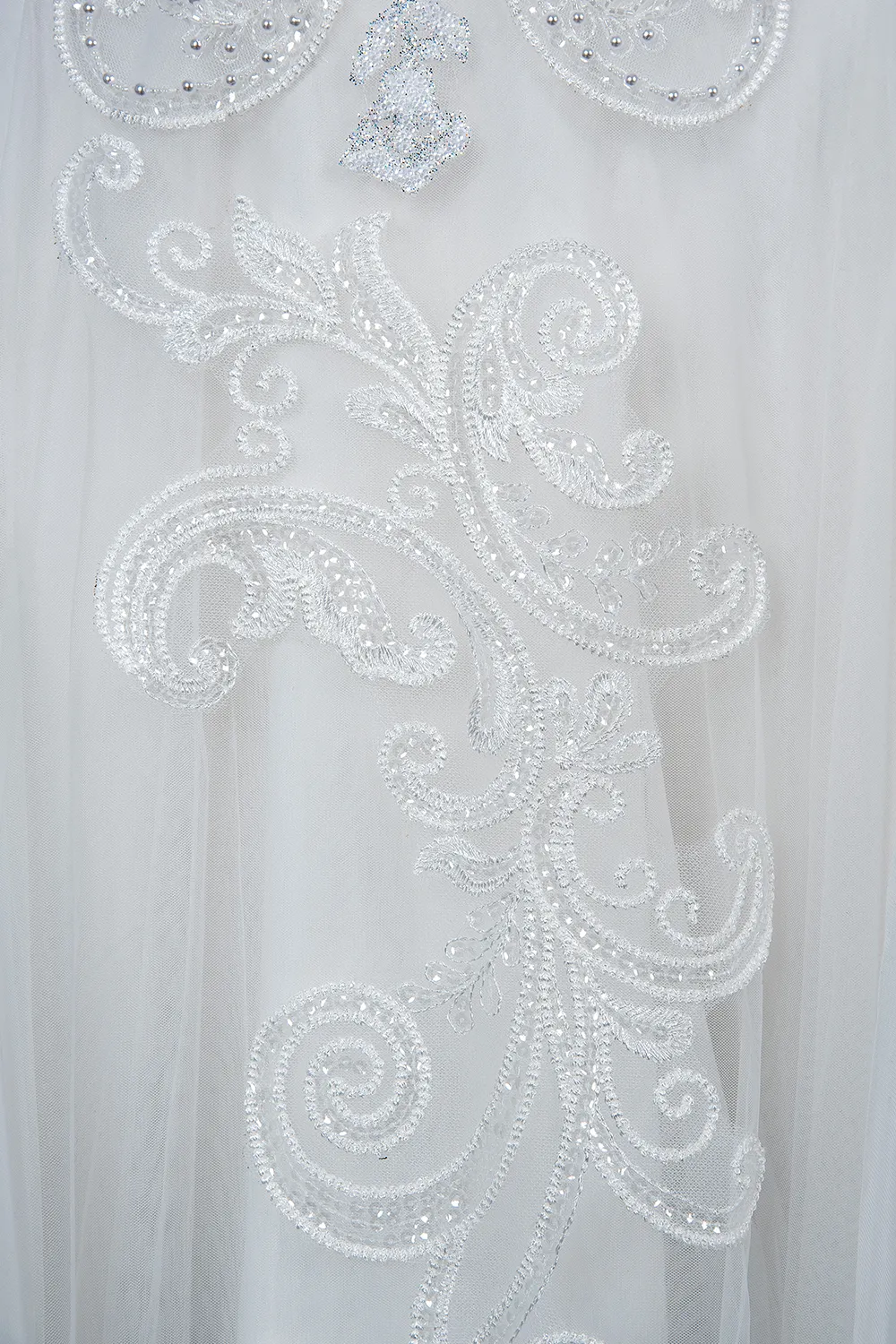 Chic Ruffles Ball Gown Long Sleeve Wedding Dress with Lace Appliques