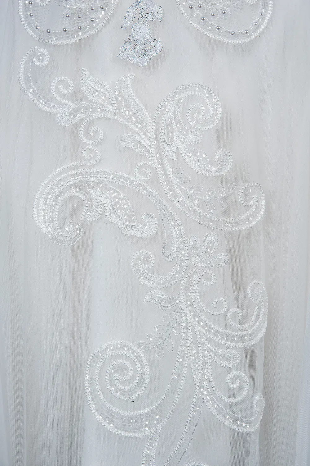 Chic Ruffles Ball Gown Long Sleeve Wedding Dress with Lace Appliques