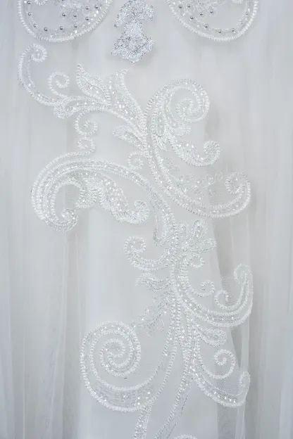 Chic Ruffles Ball Gown Long Sleeve Wedding Dress with Lace Appliques