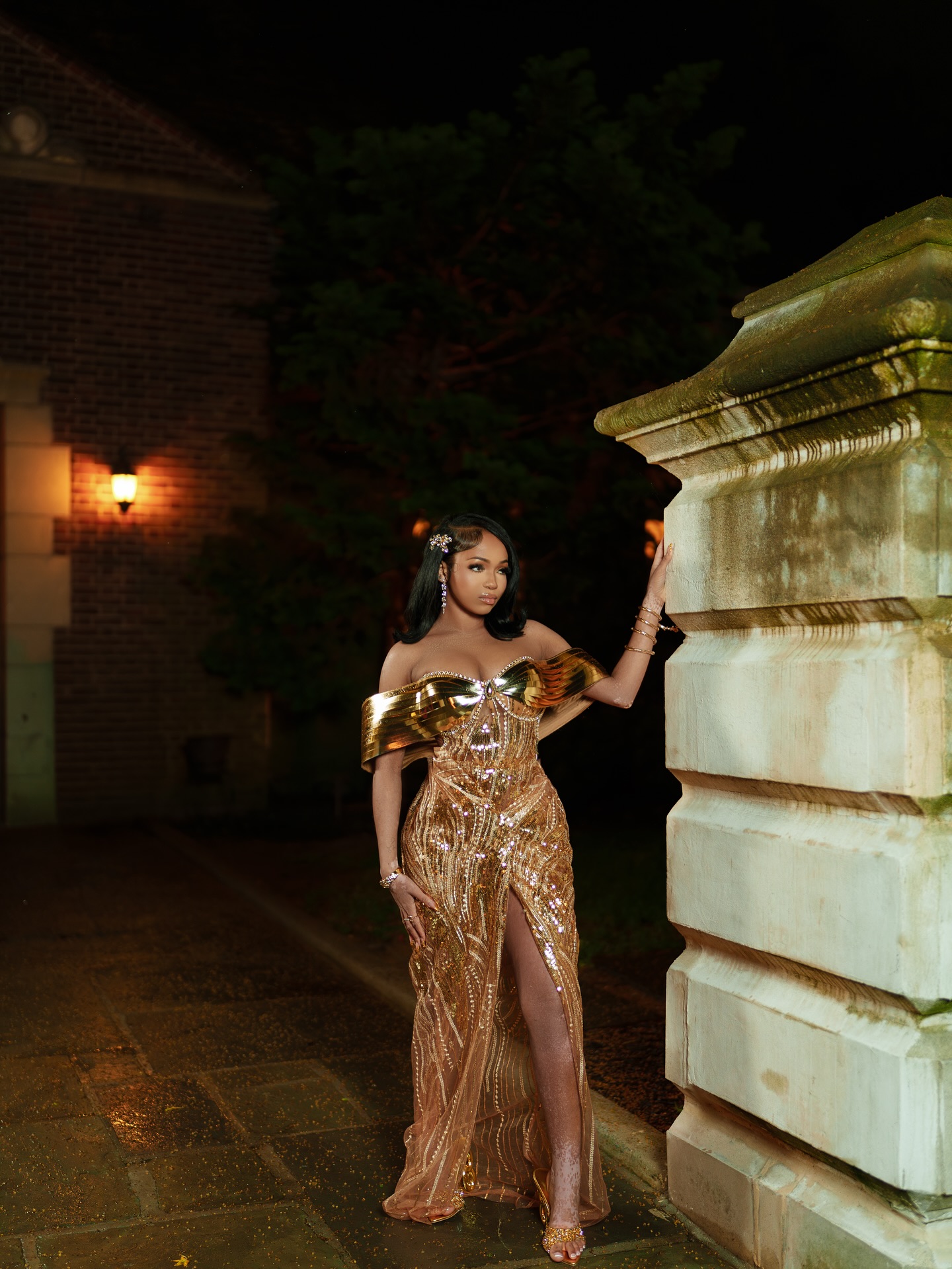 Liquid Gold Metallic Prom Dress – Sculptural Wing Sleeve Mermaid Gown with Chrome Bodice & Sequin Slit | 2026 Luxury Evening Wea