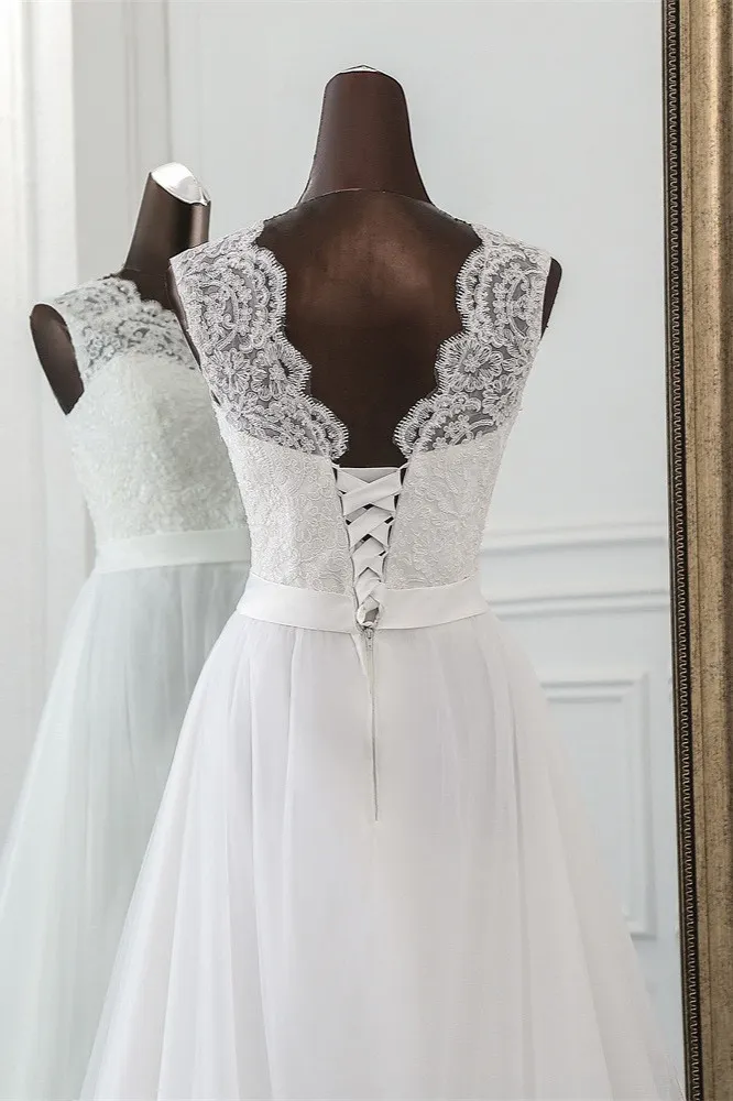 Classic Tulle Long A-Line Jewel Wedding Dress with Appliques Lace