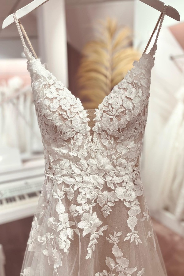 Bmbridal Champagne V-Neck Wedding Dress Sleeveless With Appliques-BMbridal