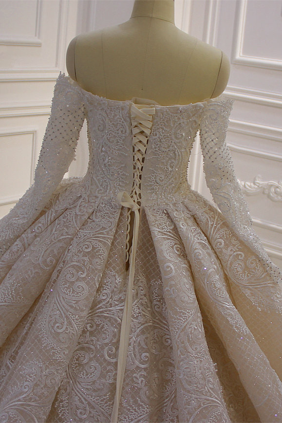 Stunning Ball Gown Off-the-Shoulder Long Sleeves Wedding Dress with Appliques Lace