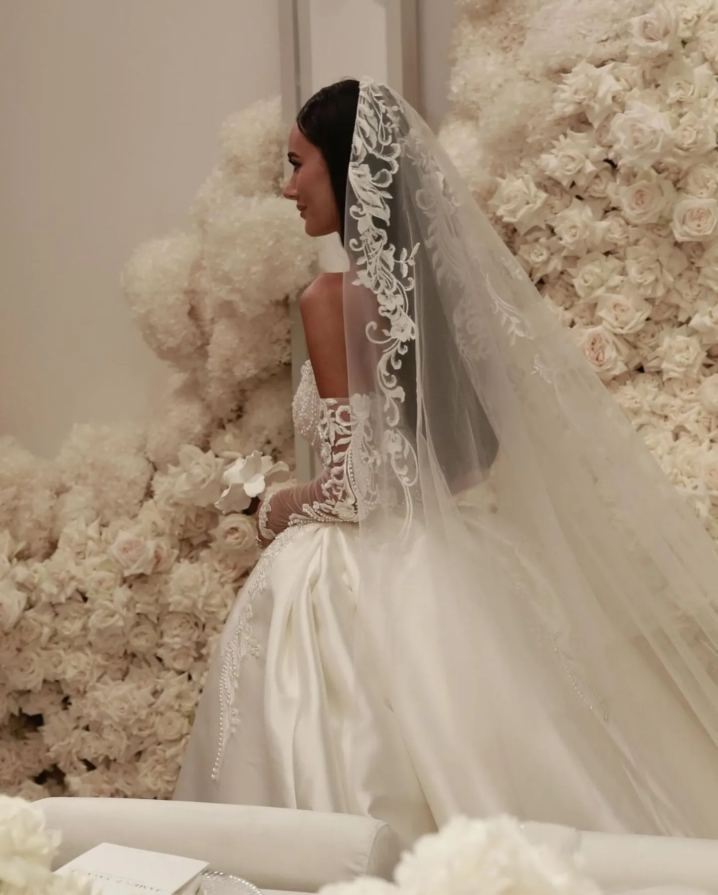 Arabic Lace Saudi Ball Gown Wedding Dress For Bride Strapless Pearls Satin Wedding Dresses Ruffle Dubai R Bridal Gowns Plus Size