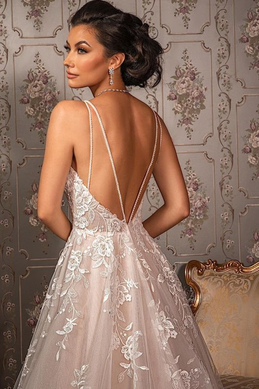 Sleeveless Tulle V-Neck A-Line Lace Appliques Wedding Dress