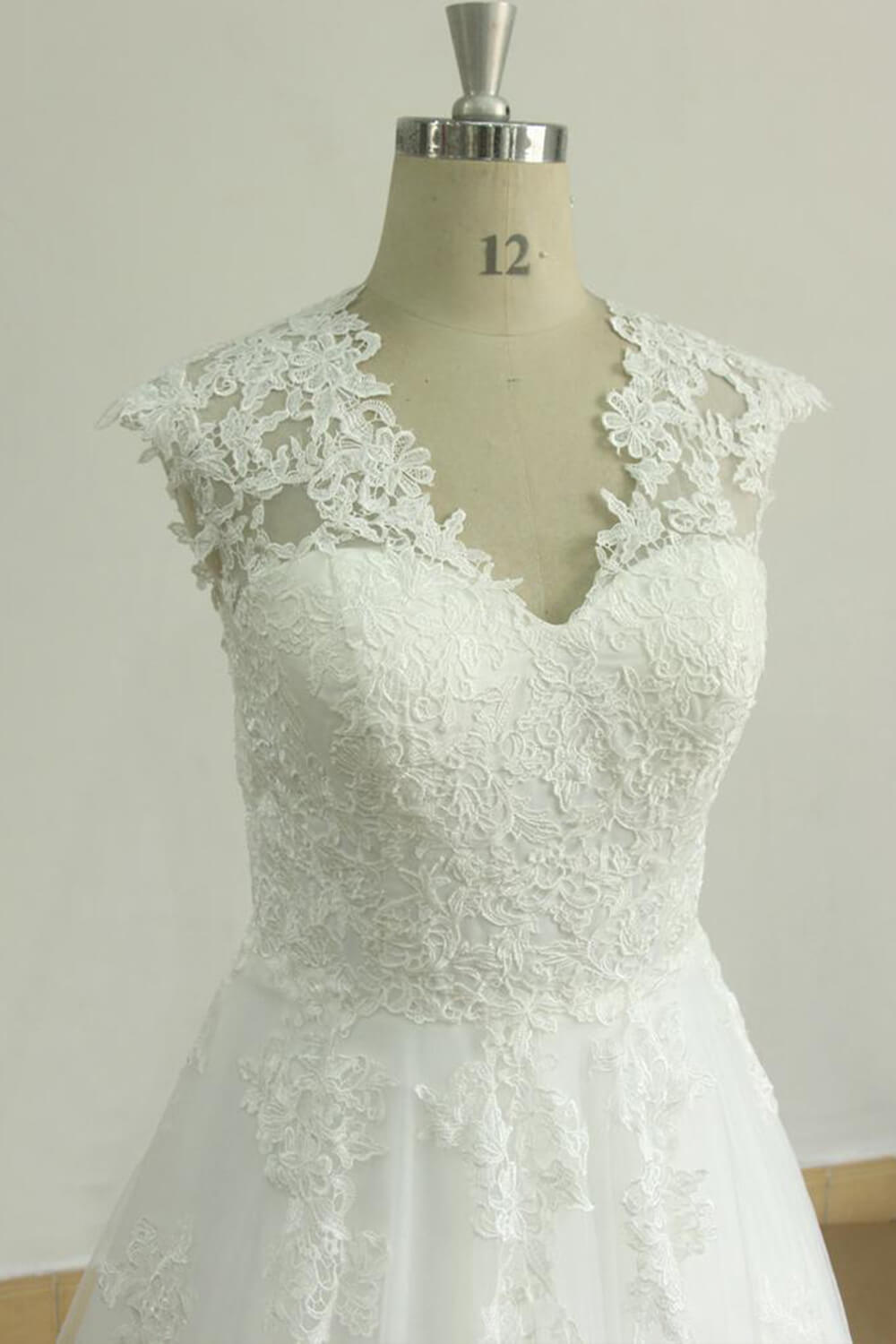 BMbridal Glamorous Sleeveless Appliques Tulle Wedding Dresses A-line Lace Straps Bridal Gowns On Sale-BMbridal