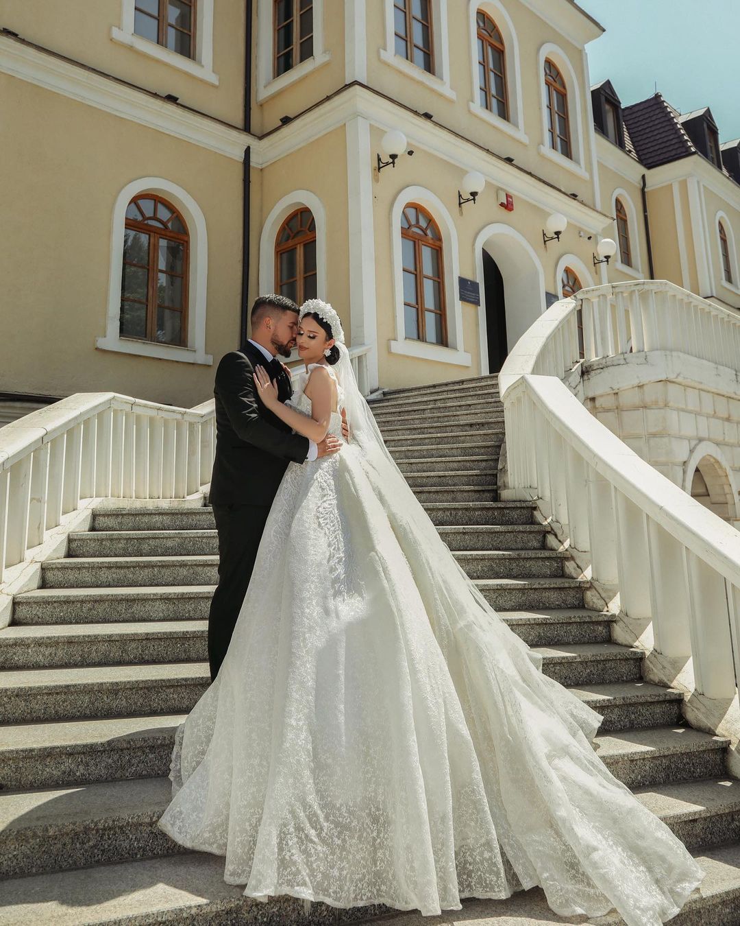 BMbridal V-Neck Sleeveless Prince Wedding Dress Ball Gown With Lace-BMbridal