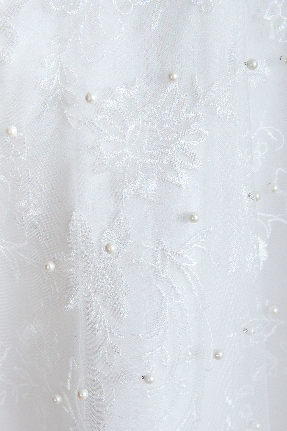 BMbridal Fantastic V-Neck Sleeveless White Appliques Wedding Dress With Pearls