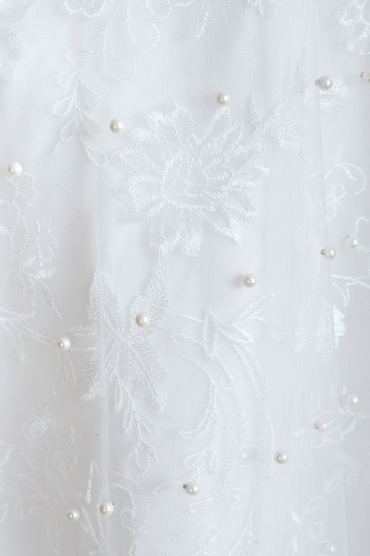 BMbridal Fantastic V-Neck Sleeveless White Appliques Wedding Dress With Pearls