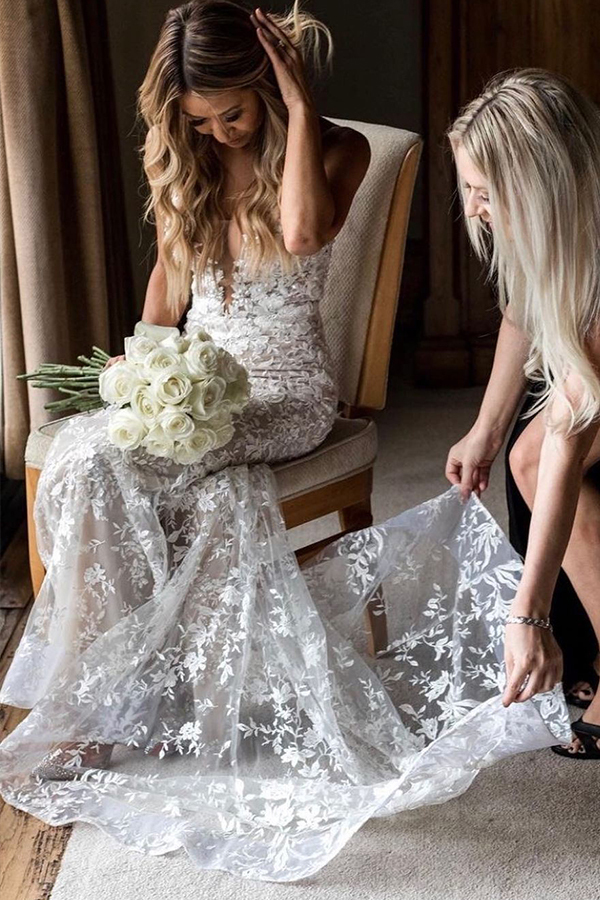 Modern Spaghetti Straps Jewel Mermaid Wedding Dress with Lace V-Neck