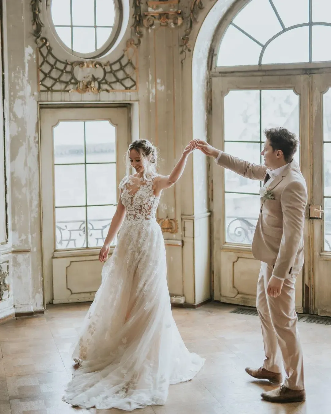 Chic Boho A-Line Tulle Long Wedding Dress with Lace Appliques