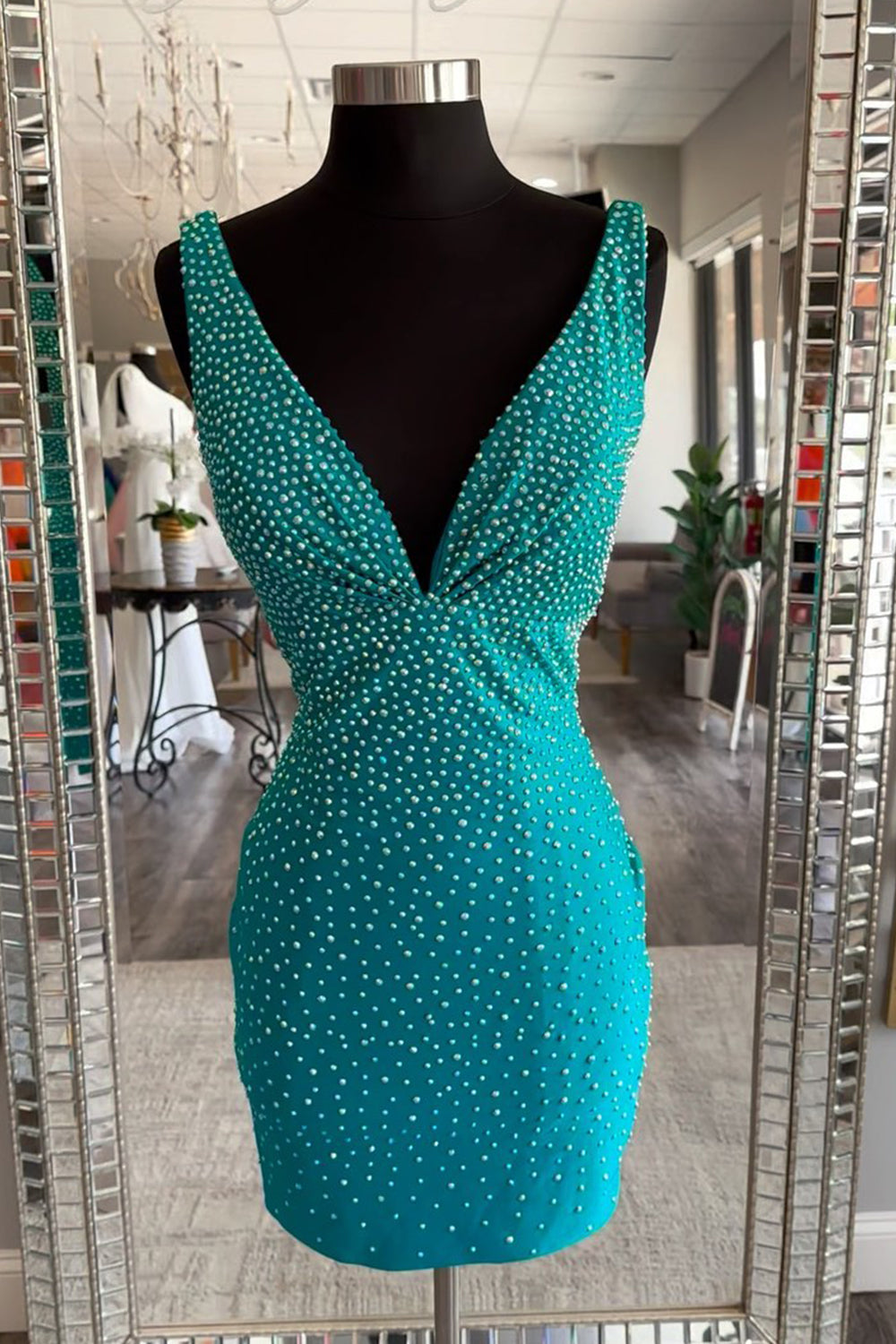Sparkly Black Beaded V-Neck Backless Tight Short Homecoming Dress