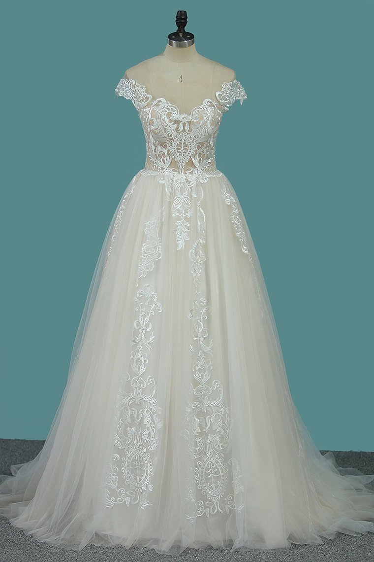Romantic Ruffles A-Line Floor-Length Bateau Lace Wedding Dress with Tulle Appliques